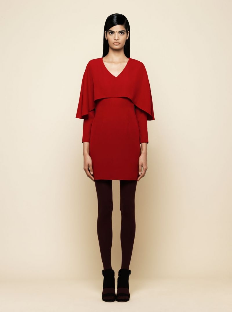 vestido de fiesta corto rojo capa simetrica monica cordera